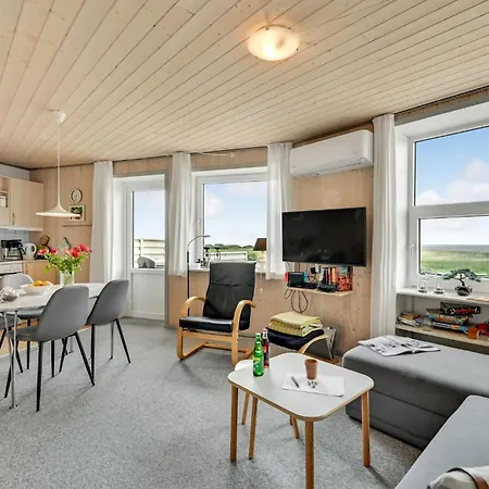 Two-bedroom In Hvide Sande *