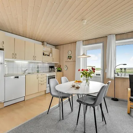Two-bedroom In Hvide Sande
