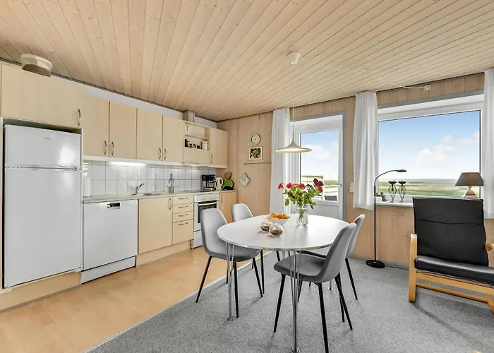 Two-bedroom In Hvide Sande